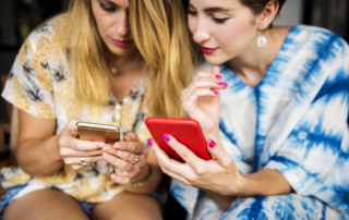 women searching for top health apps for your iPhone