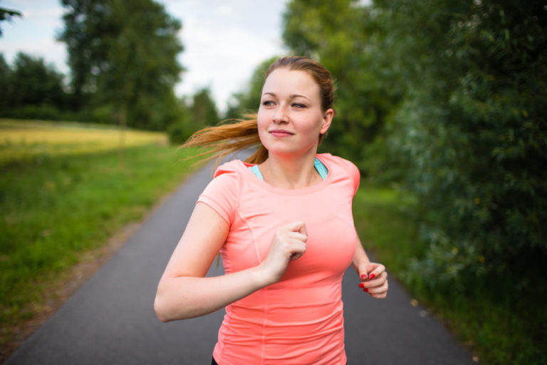 woman running for her New Year's resolution