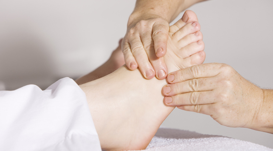 momentum physical therapy services treating foot pain